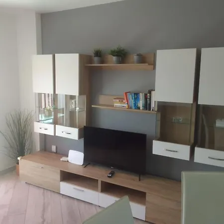 Classbnb - Bright & Spacious With Balconies Near La Pinta Apartment *