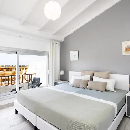 Bright & Elegant Duplex With Terrace And Pool, Just Steps From Puerto Colon 公寓 阿德耶