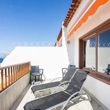 Bright & Elegant Duplex With Terrace And Pool, Just Steps From Puerto Colon 公寓