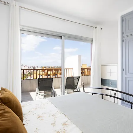 Bright & Elegant Duplex With Terrace And Pool, Just Steps From Puerto Colon 公寓 阿德耶