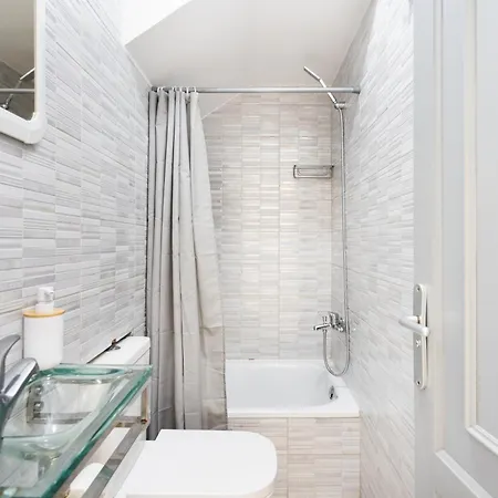 Bright & Elegant Duplex With Terrace And Pool, Just Steps From Puerto Colon 公寓 阿德耶