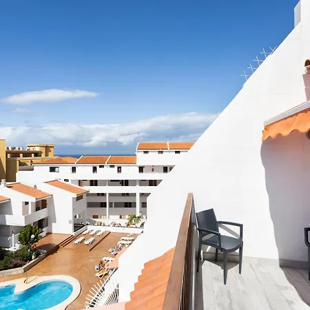 Bright & Elegant Duplex With Terrace And Pool, Just Steps From Puerto Colon 公寓